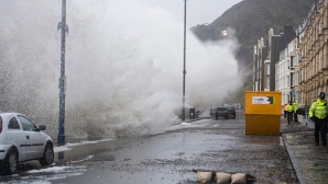 Furtuna "Imogen" face ravagii în sudul Marii Britanii. Mii de case, fără energie electrică