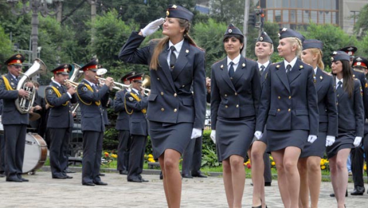 Cea mai frumoasă femeie în uniformă din lume e româncă (FOTO)