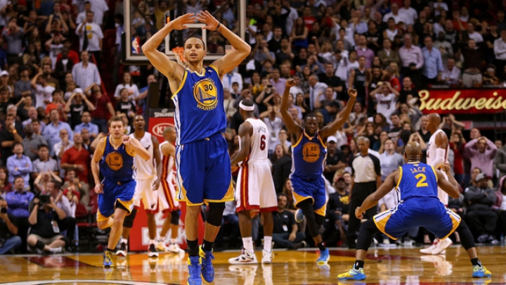 Warriors bate Miami Heat în deplasare. O nouă seară perfectă pentru Stephen Curry 