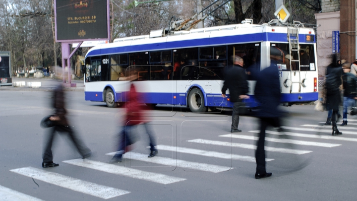 Începând de astăzi, 25 de troleibuze din Chişinău oferă Wi-Fi GRATUIT. Cum să le depistezi rapid 