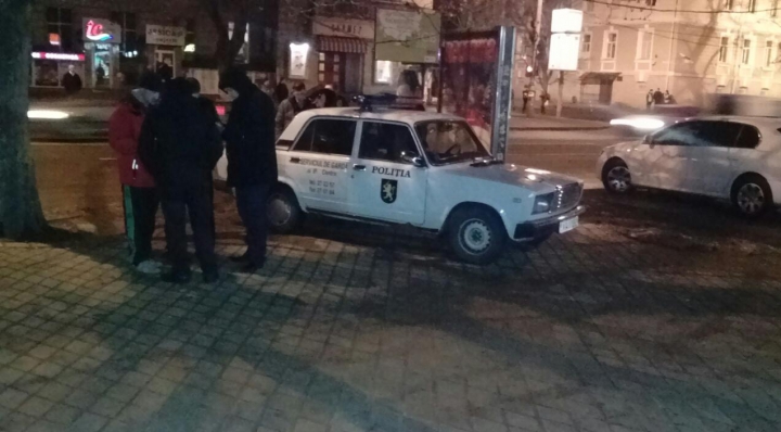 POLIŢIA, ÎN ALERTA! Un magazin de bijuterii din centrul Chişinăului A FOST JEFUIT (FOTO)