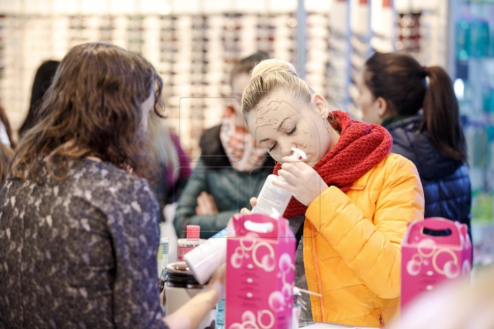 Expoziție de frumusețe în Capitală. Stiliștii vin cu sfaturi prețioase, iar companiile prezintă inovațiile (FOTOREPORT)