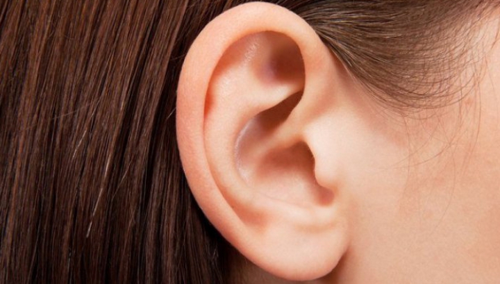 Cum să îţi cureţi CORECT urechile. Metoda prin care veri renunţa la beţişoare