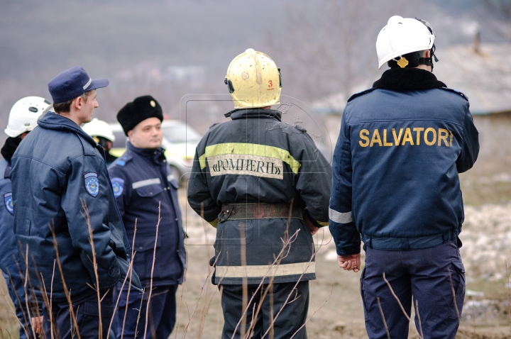 Bărbatul a coborât de pe stâlp. Union Fenosa a reluat alimentarea cu energia electrică (FOTO)