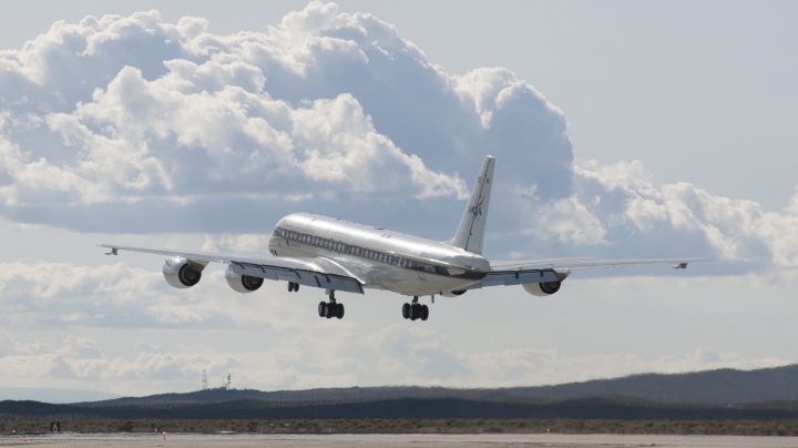 Emoții la bordul unui avion! Aeronava a fost luată de vânt în timp ce ateriza (VIDEO)