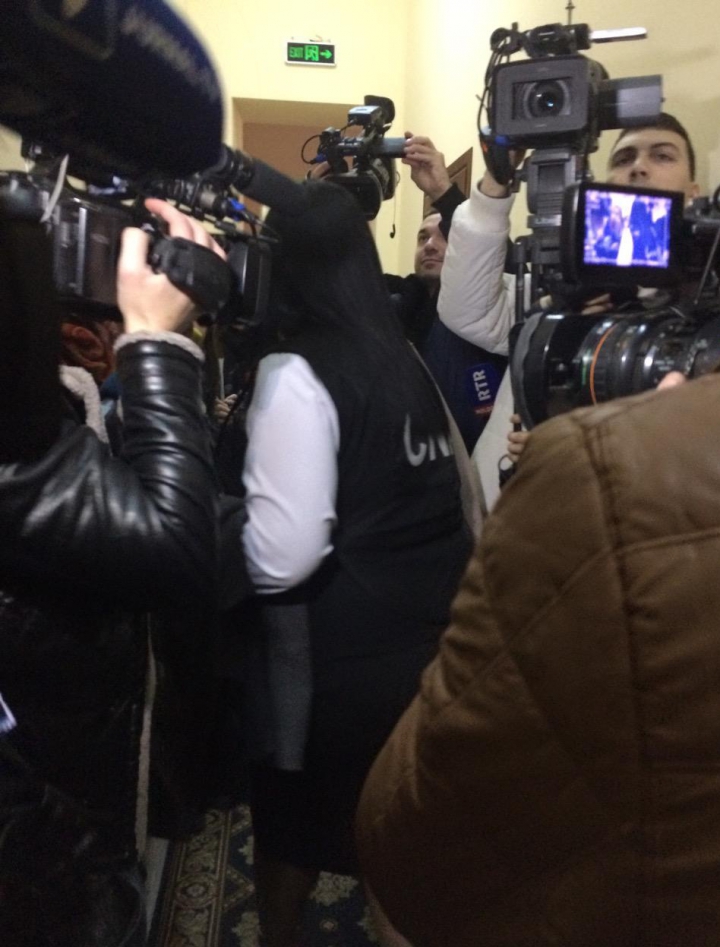 PERCHEZIŢII în birourile angajaților Primăriei Capitalei, în cadrul a 35 de de cauze penale (FOTO)