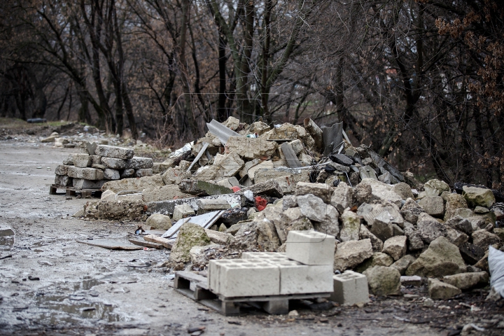 Ce se întâmplă pe malurile râului Bâc este de-a dreptul revoltător (FOTOREPORT)