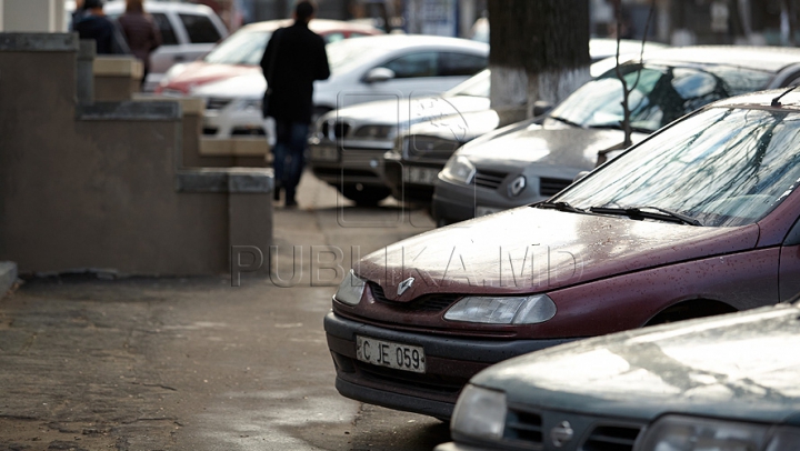 NESIMŢIRE TOTALĂ! Cum şi-a parcat maşina de lux un şofer din Capitală (FOTO)