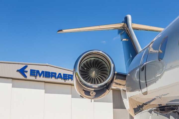 Jackie Chan şi-a cumpărat un avion în valoare de 20 de milioane de dolari (FOTOREPORT)