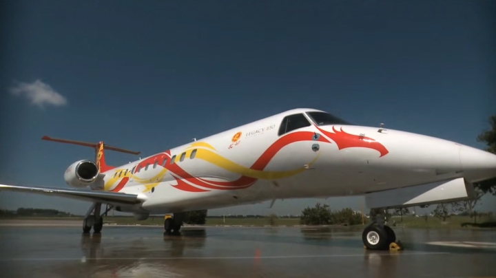 Jackie Chan şi-a cumpărat un avion în valoare de 20 de milioane de dolari (FOTOREPORT)