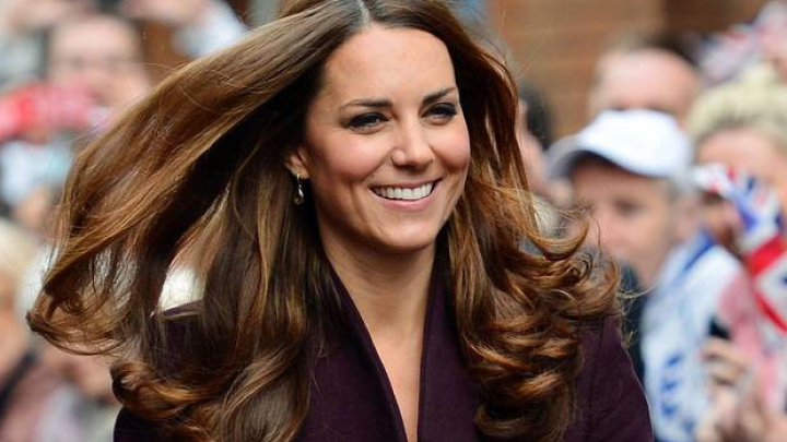 Kate Middleton încalcă normele riguroase ale Casei Regale. Ţinuta cu care a atras privirile (VIDEO)