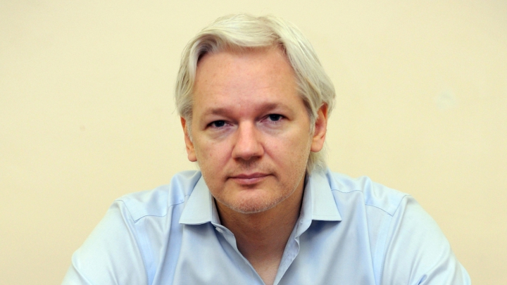 Julian Assange rămâne în închisoare. Cererea de eliberare pe cauţiune a fost respinsă