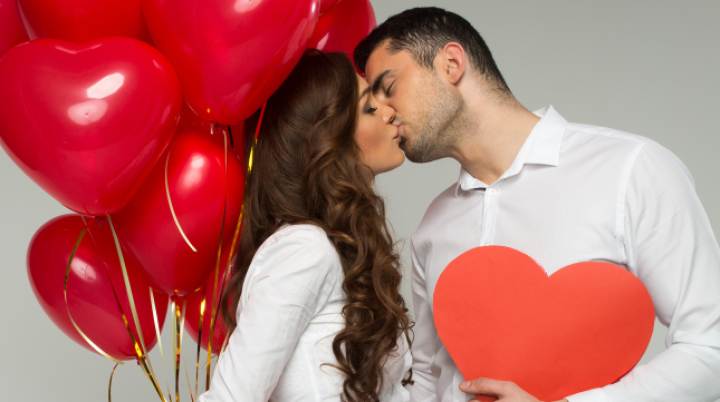 Luna dragostei! Ce rochie să porţi de Valentine's Day în funcţie de modul în care petreci 