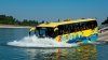 O nouă atracție turistică în Germania: Autobuzul amfibie, destinat deplasării pe uscat și pe apă (VIDEO)