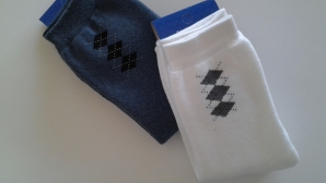 A cumpărat o pereche de șosete, iar când a vrut să le încalțe A ÎNCREMENIT! Ce era înăuntru