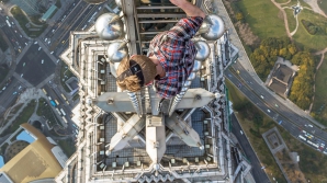 IMAGINI AMEȚITOARE. Un german a escaladat un turn de televiziune înalt de 420 de metri (VIDEO)