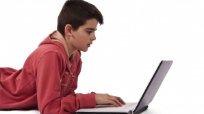 "Ne pierdem generaţiile în era tehnologiilor"! Copiii, prizonierii lumii virtuale (VIDEO)