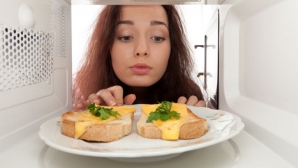 Adevărul despre cuptorul cu microunde. Cât de nociv este