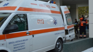 Caz șocant de 8 martie! O femeie a încercat să-i taie penisul soțului din cauză că nu a primit flori