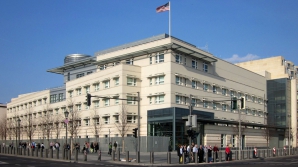 Alertă la ambasada SUA din Berlin! Un bărbat a încercat să intre cu un bagaj suspect
