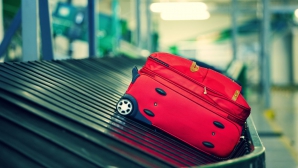 O femeie, arestată pe aeroportul din Franța. Este GREU DE CREZUT ce s-a găsit în bagajul ei