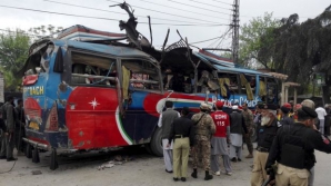 ATAC CU BOMBĂ în Pakistan! Explozia unui autobuz s-a soldat cu moartea a 16 persoane