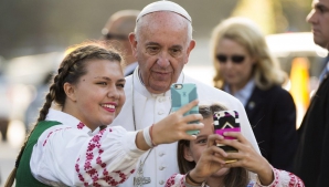 Mai aproape de oameni. Papa Francisc și-a făcut cont pe Instagram