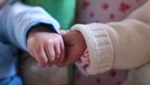 Caz extrem de rar. În Vietnam s-au născut doi gemeni cu tați diferiți