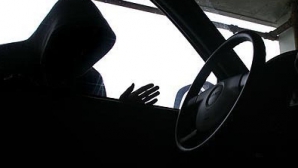 Chiar în centrul Chişinăului! O mașină a Delegației Uniunii Europene, spartă de un hoț (VIDEO)