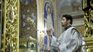 Creştinii ortodocşi de stil vechi îl cinstesc astăzi pe Sfântul Vasile cel Mare. În această zi, gospodarii primesc semănătorii