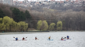METEO 14 aprilie. Sinopticienii spun când vom lăsa umbrelele acasă