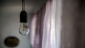 Lipsa curentului electric din case i-a scos la protest. Zeci de oameni au blocat o stradă din Ciocana