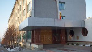 Reţinuţi pentru estorcare de mită de la doi cetăţeni străini