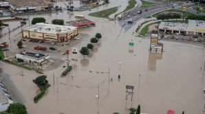 Inundații DEVASTATOARE în SUA: zeci de case și mașini au ajuns sub apă