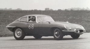 Un Jaguar E-Type original, găsit într-un hambar. Au ÎNCREMENIT când au aflat cui îi aparținea (FOTO)