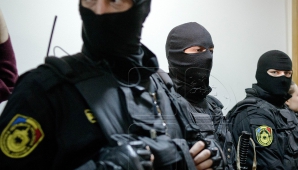 CRIMA ORGANIZATĂ. Captură IMPRESIONANTĂ de droguri şi armament la Cahul