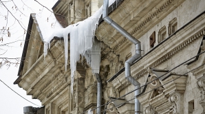 REVINE FRIGUL! Baba Dochia îşi pregăteşte cojoacele. Cum va fi timpul în weekend