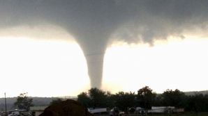 Oameni răniţi, case distruse. O TORNADĂ face ravagii în mai multe state americane