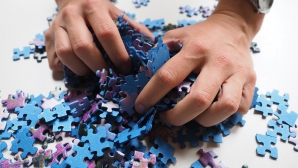 Campionat inedit la Chișinău! 200 de oameni s-au întrecut la asamblarea puzzle-urilor la viteză