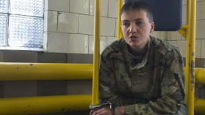 PROTEST în faţa ambasadei Rusiei de la Kiev. Oamenii cer eliberarea pilotului ucrainean Nadejda Savcenko