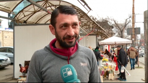 Viața mea, iubirea mea! Un bărbat din Capitală le cântă femeilor de 8 martie (VIDEO VIRAL)