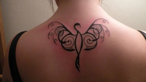 ÎNGROZITOR! O tânără a trăit ŞOCUL VIEŢII după ce şi-a făcut un tatuaj mult dorit (FOTO)