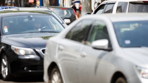 SCANDAL ÎN TRAFIC! Un pasager, lovit cu bestialitate: "Am crezut că vor fi trase focuri de armă!" (VIDEO)