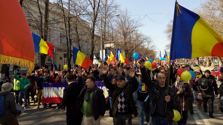 "UNIREA - ideal național" Mii de unioniști participă la un marș de amploare în Capitală (FOTO/VIDEO)