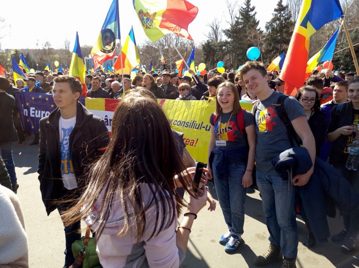 "UNIREA - ideal național" Mii de unioniști participă la un marș de amploare în Capitală (FOTO/VIDEO)