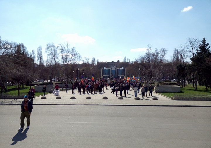 "UNIREA - ideal național" Mii de unioniști participă la un marș de amploare în Capitală (FOTO/VIDEO)