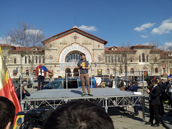 "UNIREA - ideal național" Mii de unioniști participă la un marș de amploare în Capitală (FOTO/VIDEO)