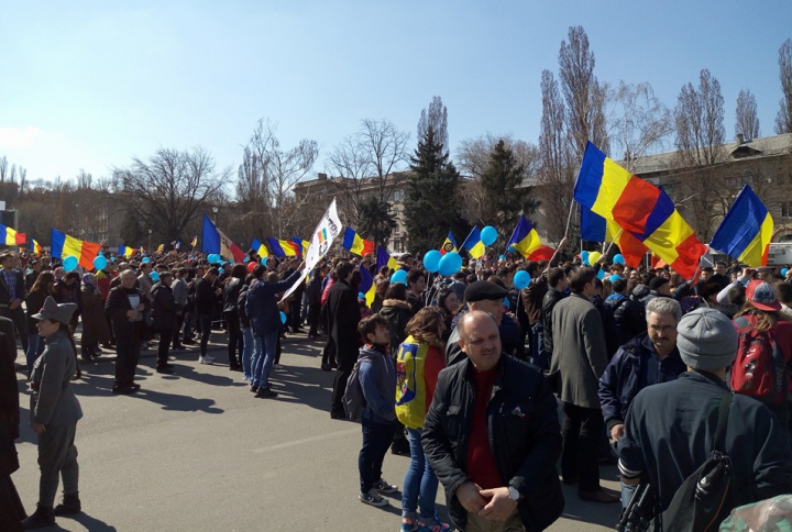 "UNIREA - ideal național" Mii de unioniști participă la un marș de amploare în Capitală (FOTO/VIDEO)