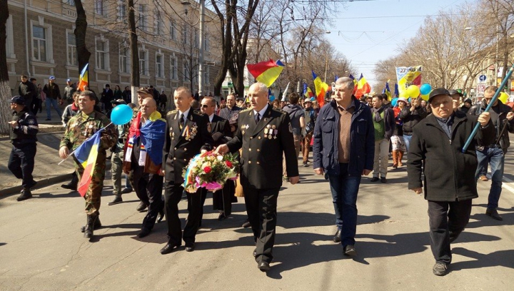 "UNIREA - ideal național" Mii de unioniști participă la un marș de amploare în Capitală (FOTO/VIDEO)