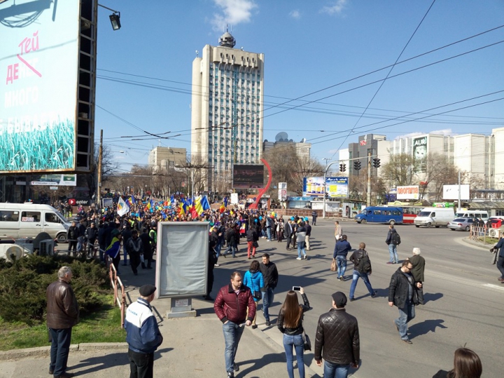 "UNIREA - ideal național" Mii de unioniști participă la un marș de amploare în Capitală (FOTO/VIDEO)